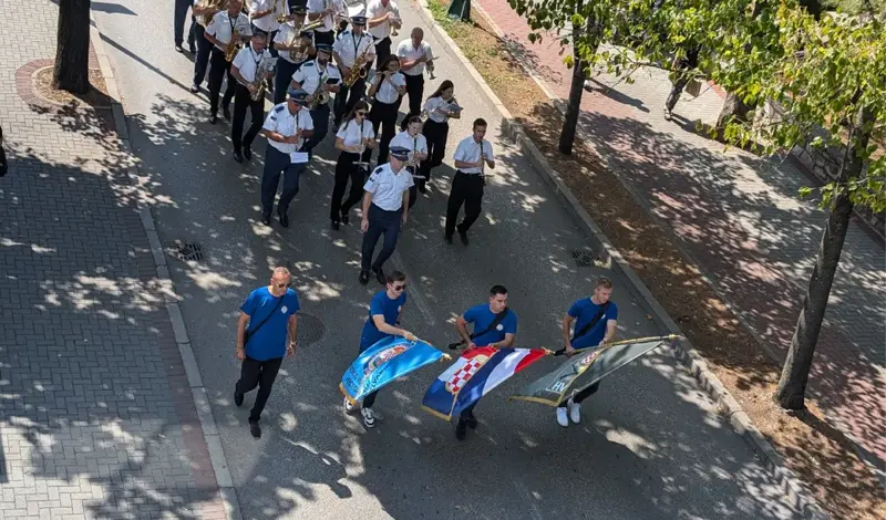 FOTO: Mimohod povodom obljetnice nositelja ratnih odličja HVO-a u Mostaru