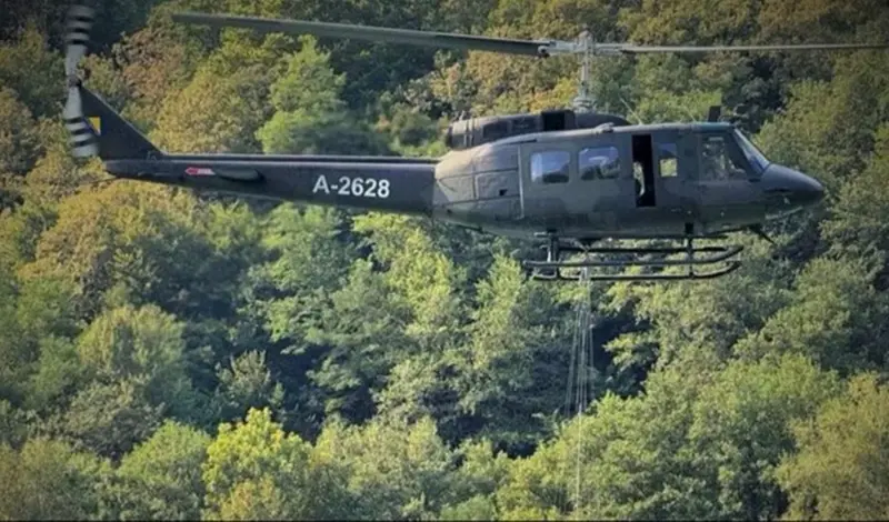 Iz Jablaničkog jezera izvučen vojni helikopter 