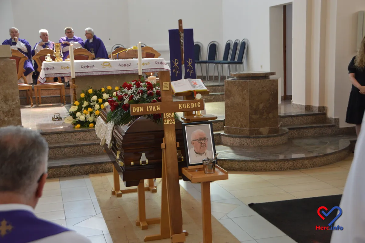 U rodnim Grljevićima sahranjen don Ivan Kordić FOTO