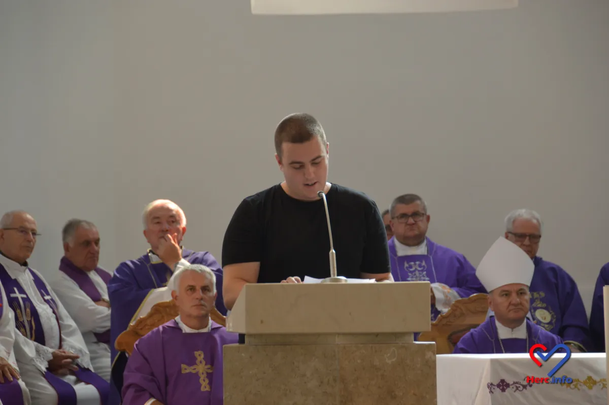 U rodnim Grljevićima sahranjen don Ivan Kordić FOTO
