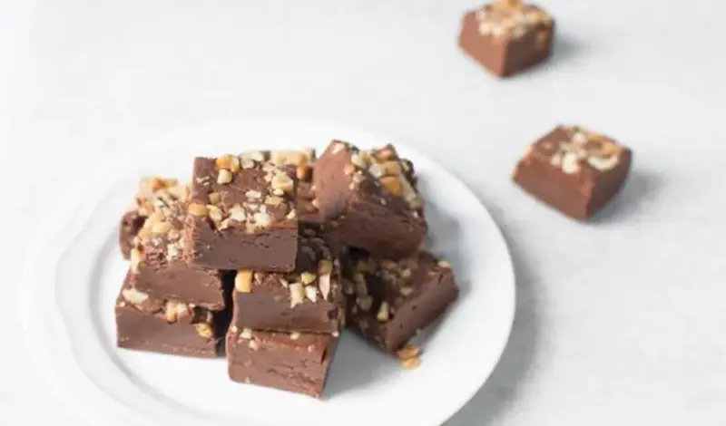 Brze čokoladne kocke s orasima od samo 3 sastojka