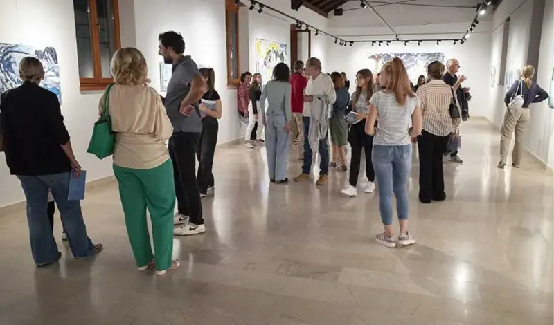 FOTO: U Galeriji Kninskog muzeja otvorena izložba slika Andrijane Mlinarević-Cvetković