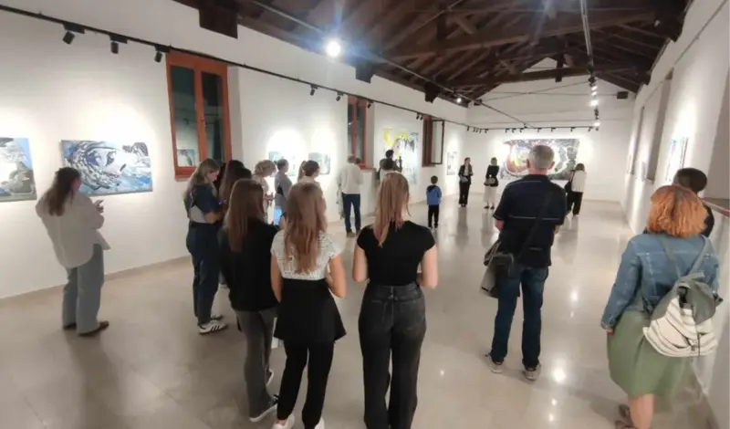 FOTO: U Galeriji Kninskog muzeja otvorena izložba slika Andrijane Mlinarević-Cvetković