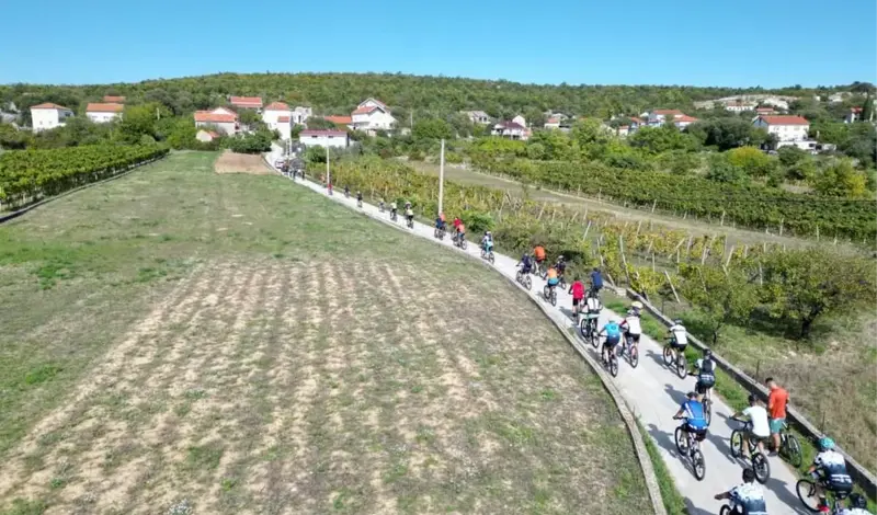 Biciklisti i rekreativci uživali u turi ''Biciklom kroz vinograde i podrume Brotnja''