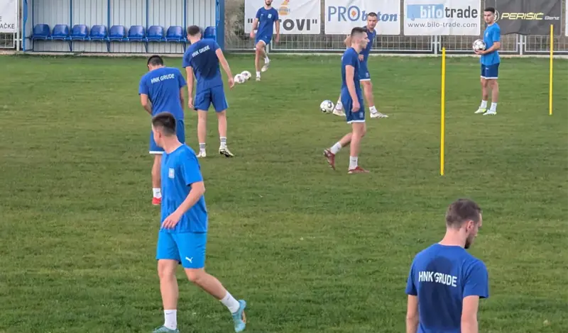 FOTO/VIDEO: Majice igrača HNK Grude natopljene znojem pred utakmicu s Brotnjom!