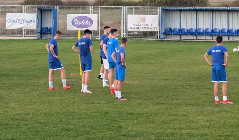 FOTO/VIDEO: Majice igrača HNK Grude natopljene znojem pred utakmicu s Brotnjom!