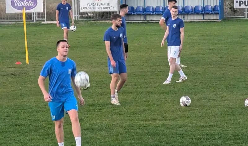 FOTO/VIDEO: Majice igrača HNK Grude natopljene znojem pred utakmicu s Brotnjom!