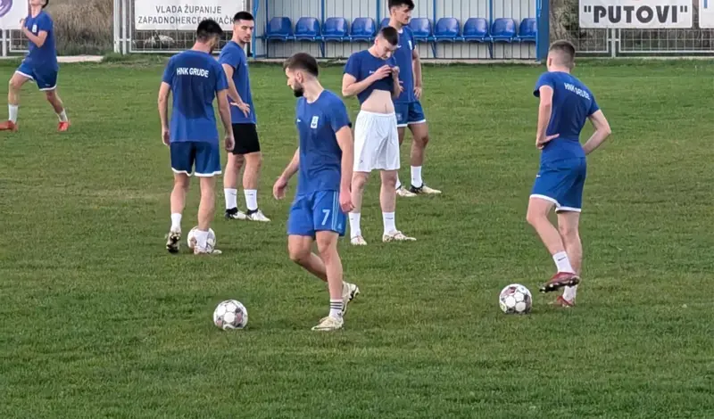 FOTO/VIDEO: Majice igrača HNK Grude natopljene znojem pred utakmicu s Brotnjom!