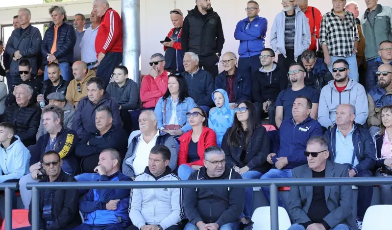 FOTO/VIDEO: Zmijavci dobili travu kao na Alianz areni! Domagoj Čulina im donio pobjedu! Pljeskali Thompson, Kustić, Pletikosa... 