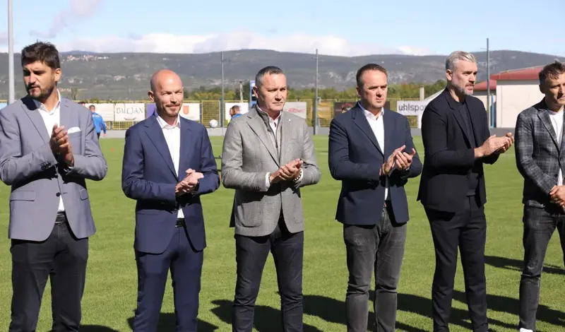 FOTO/VIDEO: Zmijavci dobili travu kao na Alianz areni! Domagoj Čulina im donio pobjedu! Pljeskali Thompson, Kustić, Pletikosa... 