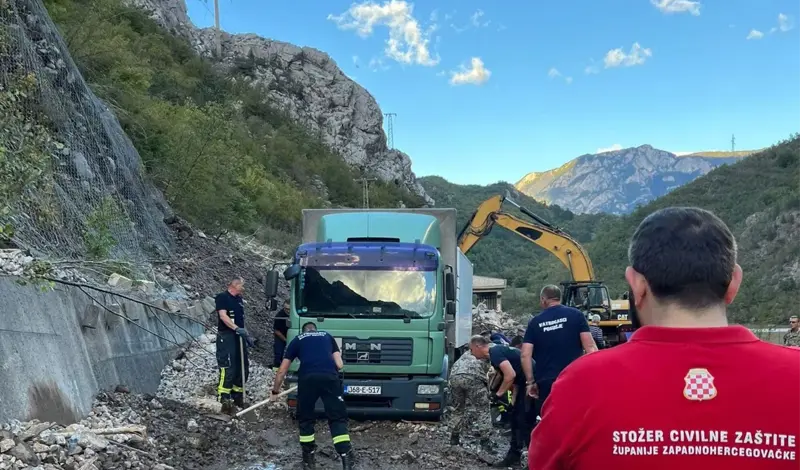 FOTO: Gruđani, Širokobriježani, Posušani i Ljubušaci pomagali ugroženom stanovništvu, uz logističku podršku Crvenog križa ZHŽ-a