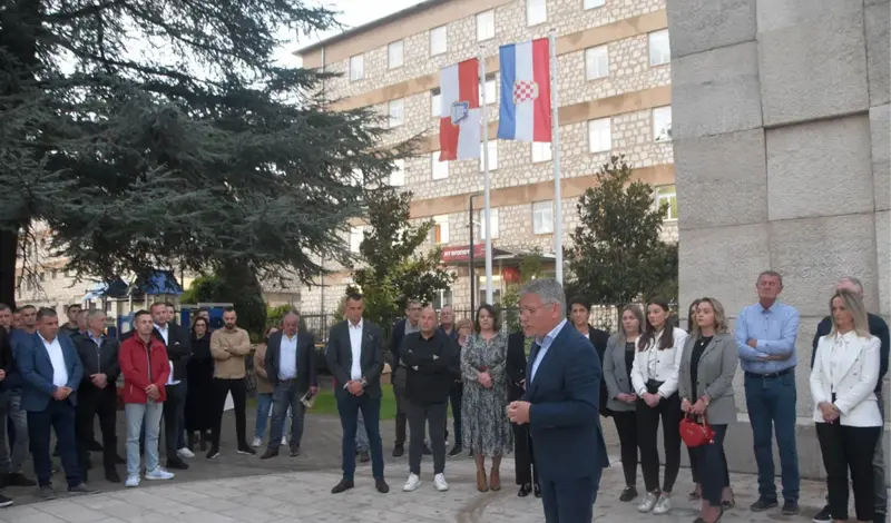 Načelnik Grizelj organizirao dostojanstveno okupljanje u Grudama: Izražavamo kršćansku solidarnost s obiteljima stradalih, ponudili smo pomoć