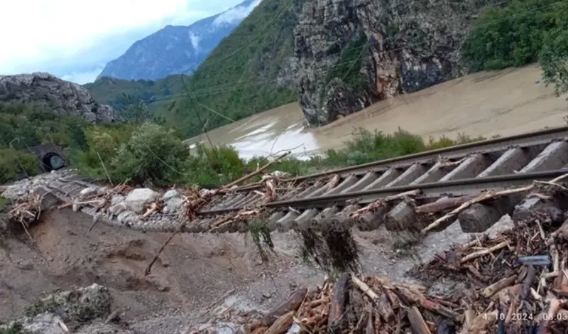 Nestala cesta kod Jablanice, pruga visi u zraku