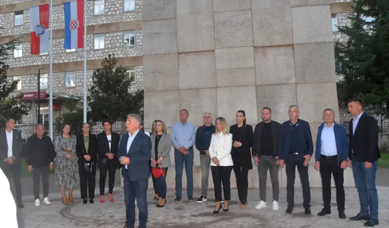 Načelnik Grizelj organizirao dostojanstveno okupljanje u Grudama: Izražavamo kršćansku solidarnost s obiteljima stradalih, ponudili smo pomoć