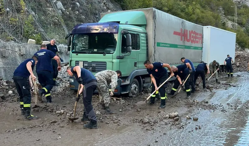 FOTO: Gruđani, Širokobriježani, Posušani i Ljubušaci pomagali ugroženom stanovništvu, uz logističku podršku Crvenog križa ZHŽ-a