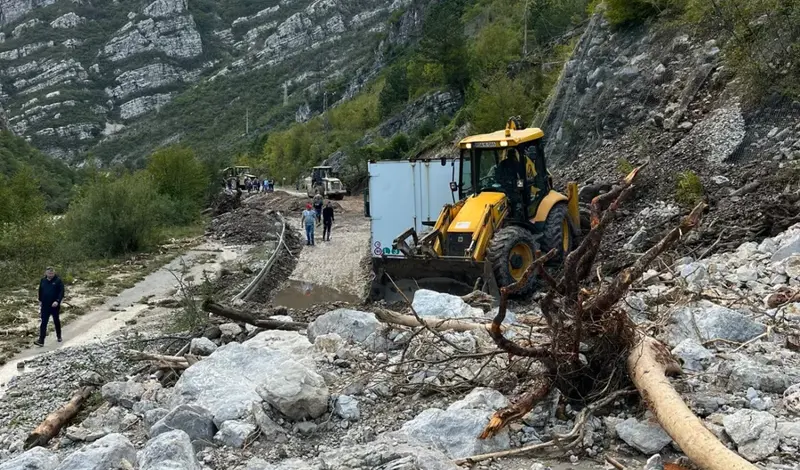 FOTO: Gruđani, Širokobriježani, Posušani i Ljubušaci pomagali ugroženom stanovništvu, uz logističku podršku Crvenog križa ZHŽ-a