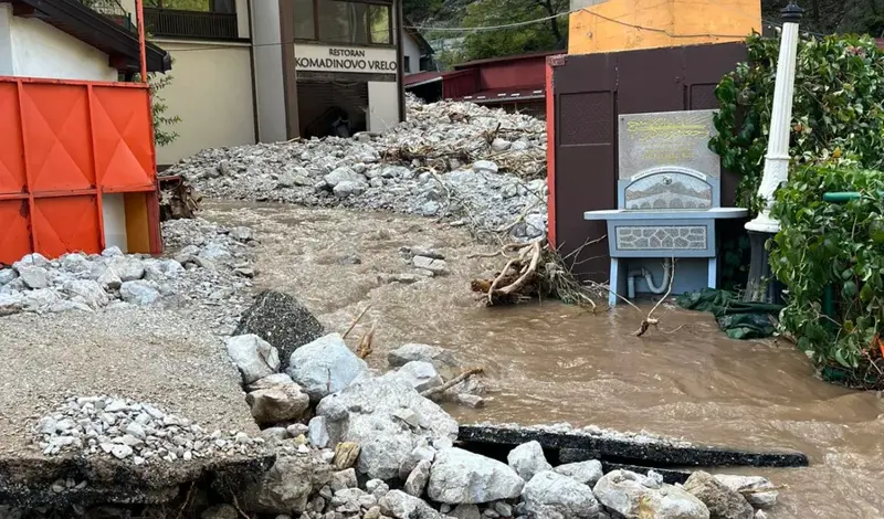 FOTO: Gruđani, Širokobriježani, Posušani i Ljubušaci pomagali ugroženom stanovništvu, uz logističku podršku Crvenog križa ZHŽ-a