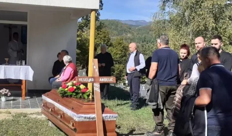FOTO: Brojni se oprostili od prvog stradalog u poplavama u župi Podhum/Žitače