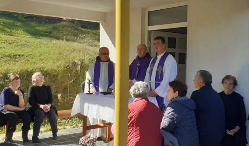 FOTO: Brojni se oprostili od prvog stradalog u poplavama u župi Podhum/Žitače