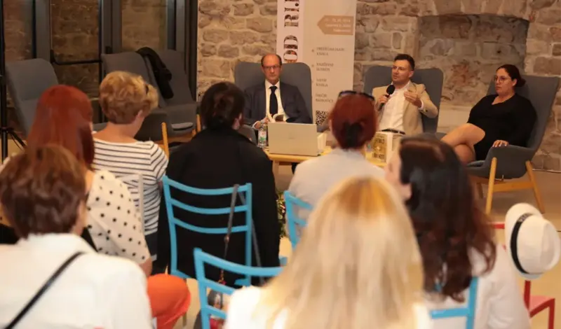 Željko Andrijanić zatvorio „Grad od riječi“ u Dubrovniku, prihod od prodaje knjige donira za žrtve poplava