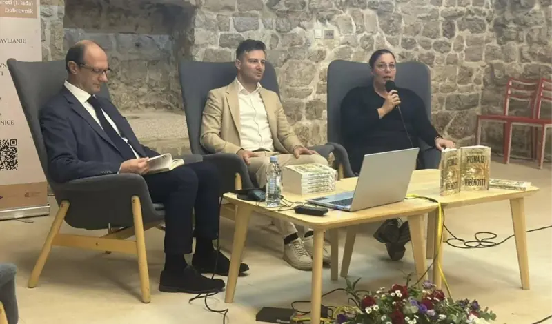 Željko Andrijanić zatvorio „Grad od riječi“ u Dubrovniku, prihod od prodaje knjige donira za žrtve poplava