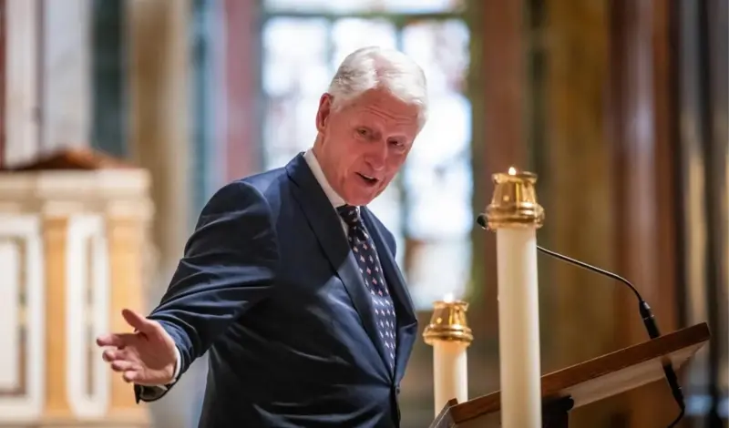 Clinton na oproštaju od gospođe Kennedy održao bizaran govor: 'Koketirala je sa mnom, rodila puno djece što je dobro za Ameriku'
