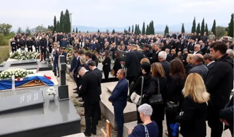 U Imotskom rijeka ljudi ispratila doktora Antu Ćorušića na posljednji počinak