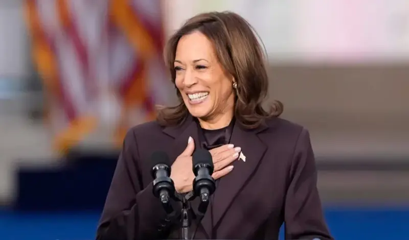 Kamala Harris pristašama: Samo kad je jako mračno, mogu se vidjeti zvijezde, Bog blagoslovio vas i Ameriku!
