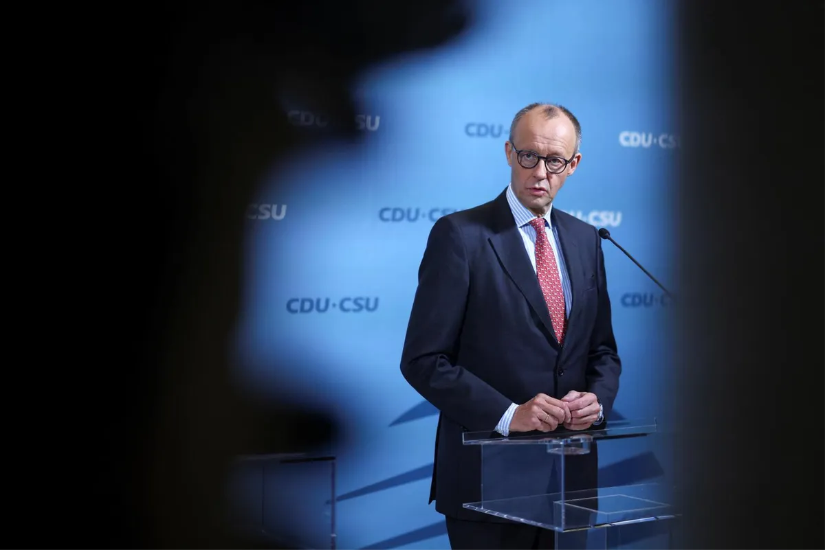  Bori se protiv ilegalnih migracija, podupire Ukrajinu, zarađuje milijune i vozi avione! Je li ovo novi NJEMAČKI kancelar?