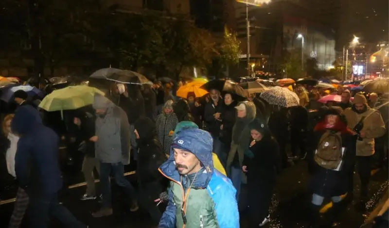 Prosvjed pred zgradom Vlade Srbije: Traže se ostavke zbog nesreće u Novom Sadu