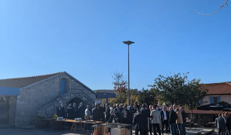 FOTO: POČEO 12. SUSRET GOSPODARSTVENIKA OPĆINE GRUDE, razgovara se o cestovnim temama