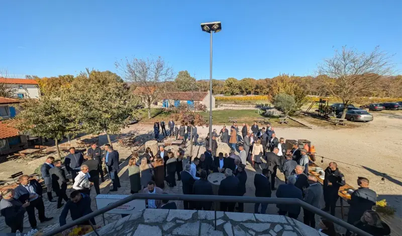 FOTO: POČEO 12. SUSRET GOSPODARSTVENIKA OPĆINE GRUDE, razgovara se o cestovnim temama