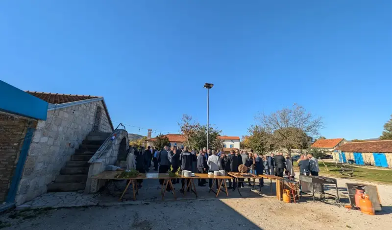 FOTO: POČEO 12. SUSRET GOSPODARSTVENIKA OPĆINE GRUDE, razgovara se o cestovnim temama