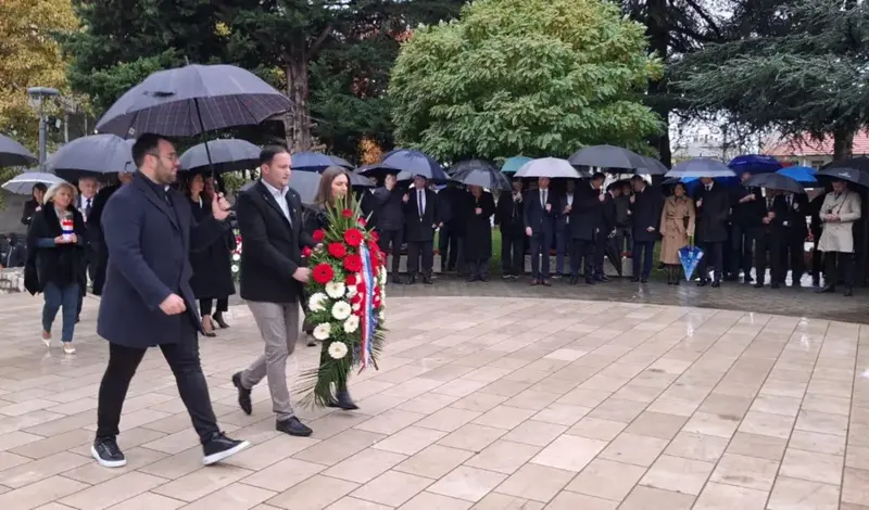 FOTO: Političko vodstvo Hrvata u BiH okupilo se u Grudama, u tijeku je svečana sjednica