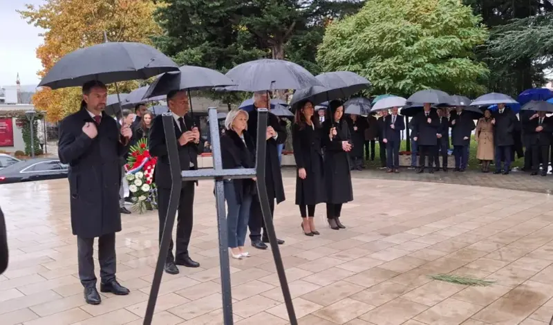FOTO: Političko vodstvo Hrvata u BiH okupilo se u Grudama, u tijeku je svečana sjednica