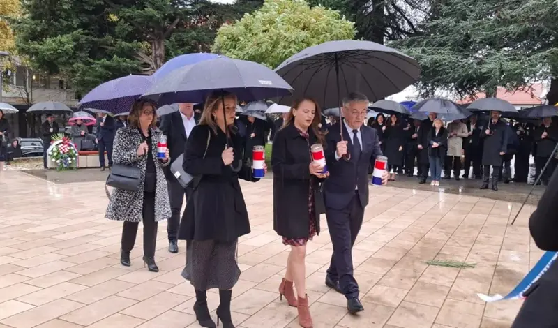 FOTO: Političko vodstvo Hrvata u BiH okupilo se u Grudama, u tijeku je svečana sjednica