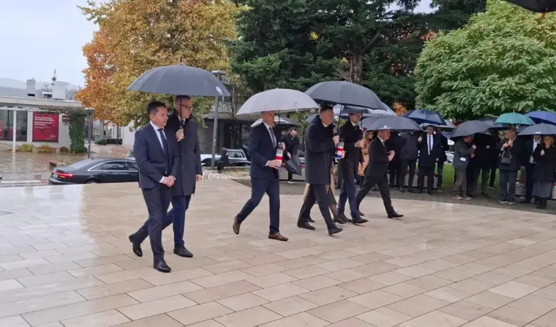 FOTO: Političko vodstvo Hrvata u BiH okupilo se u Grudama, u tijeku je svečana sjednica