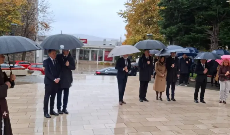 FOTO: Političko vodstvo Hrvata u BiH okupilo se u Grudama, u tijeku je svečana sjednica