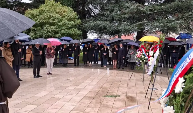 FOTO: Političko vodstvo Hrvata u BiH okupilo se u Grudama, u tijeku je svečana sjednica