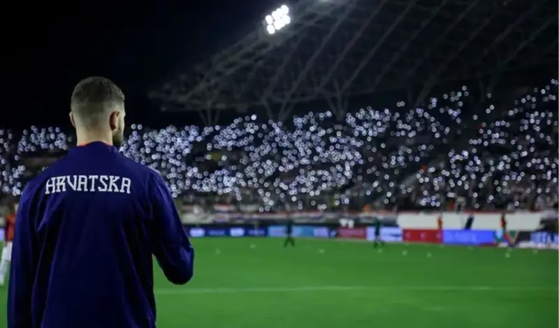 (VIDEO) Trenutak za naježiti se: Prepuni Poljud zapjevao 'Ne dirajte mi ravnicu' u čast Vukovara
