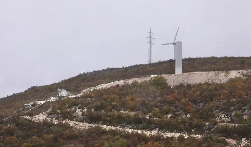 Evo što je 'ostalo' od vjetroelektrane u Dalmaciji, olujni vjetar uništio Pometeno brdo