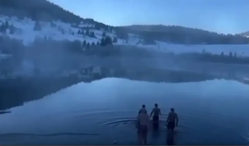 VIDEO: Hrabro zaplivali u Kukavičkom jezeru! Ušli u vodu na - 10, a Kupres sav u snijegu bijelom