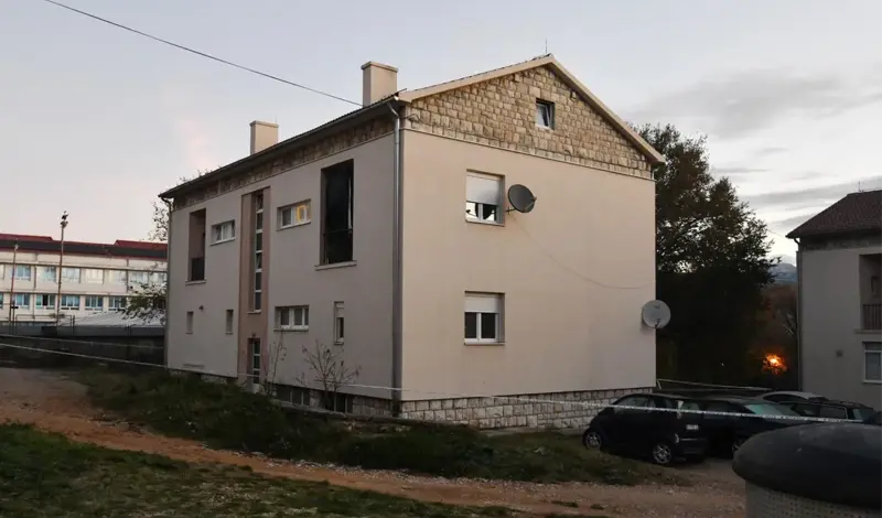 U Kninu stradali mladi ljudi, u podrumu ove zgrade održavala se zabava