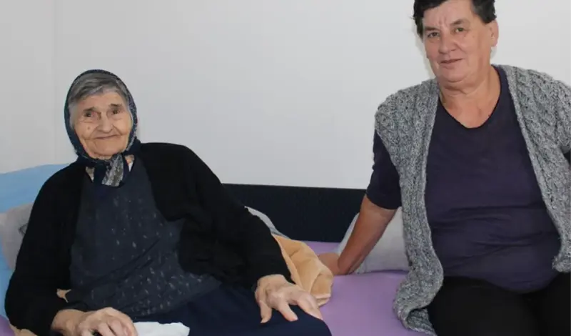 Ivana iz Stoca ima 103 godine, a odlično vidi, plete, krpa, veze... na tom može zahvaliti i suhoj bravetini i jelu od - loja