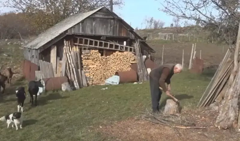 Markov život tamo gdje su zime surove: Imam austrijsku penziju, hranu, novine, psa, mačku i 10 koza