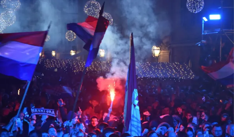 Više od 20 tisuća ljudi pjevalo s Thompsonom! 'Pitaj svaki kamen našeg grada Dubrovnika'
