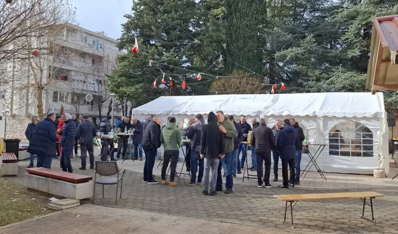 Tradicionalno druženje na Badnjak, prijatelji i u ratu i u miru zajedno FOTO