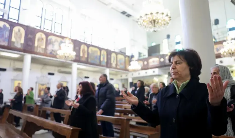 Sirijski kršćani nazočili božićnoj misi u Damasku prvi put nakon pada Assada