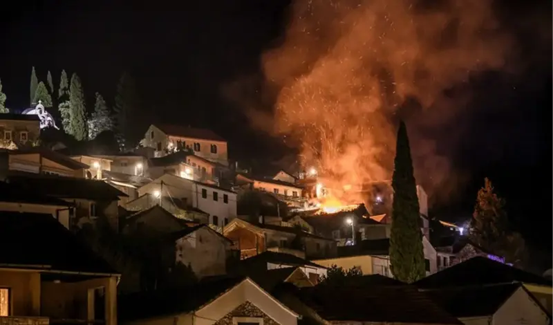 Kuća u Metkoviću izgorjela zbog nepropisno parkiranih auta