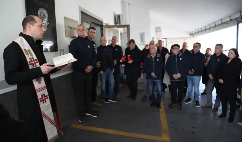 Dan kad su Tigrovi htjeli dignuti Makarsku u zrak! Nenad Devčić konačno dobio spomenik, njegovog krvnika pomilovao Stipe Mesić